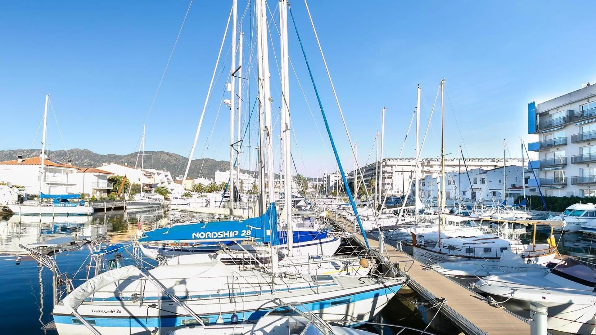 Apartamento Familiar En Roses Con Piscina, Terraza Y Parking Cerca De La Playa - Es-228-116 0*,