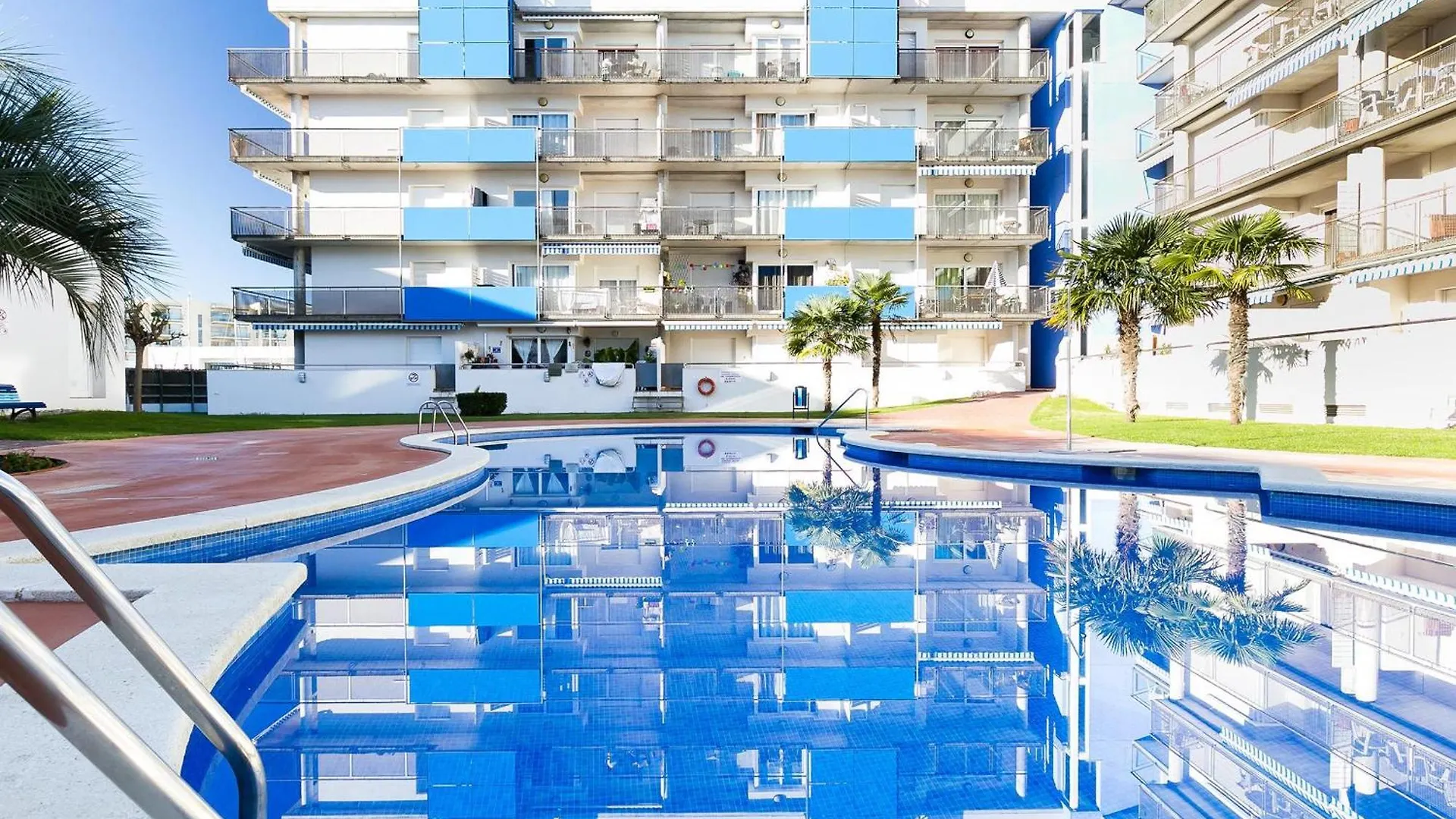 Apartamento Familiar En Roses Con Piscina, Terraza Y Parking Cerca De La Playa - Es-228-116